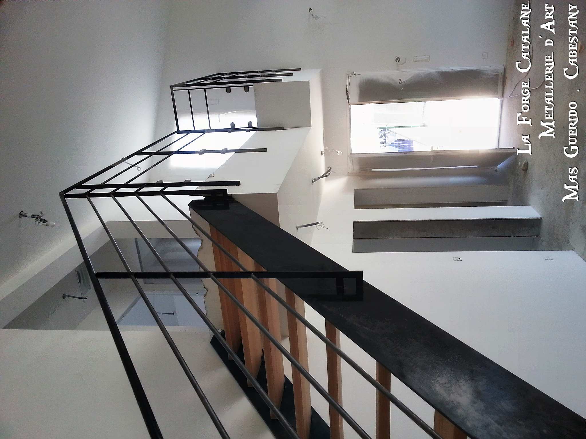 escalier double limon fer plat marches bois (6) forge catalane.jpg